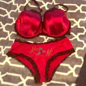 Flash Sale ✨Torrid Christmas Bra & Panty Set 🎄❤️